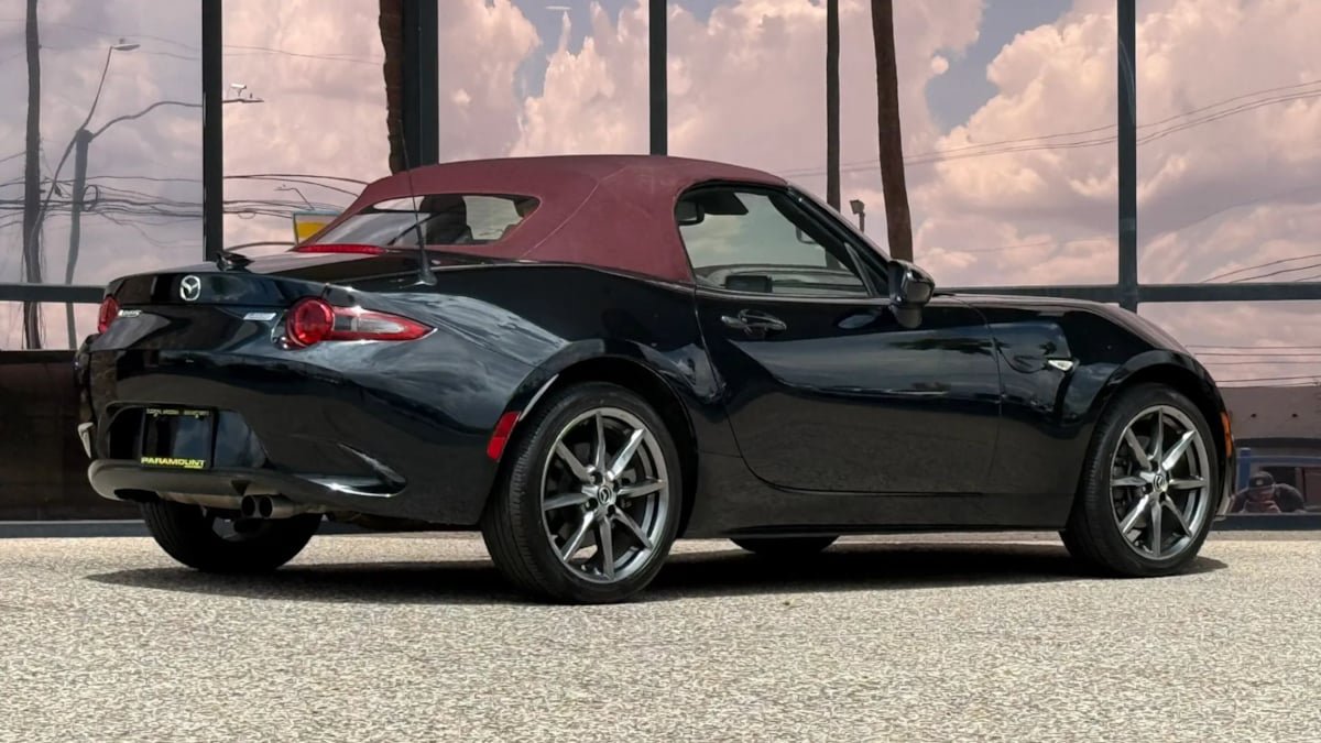Used 2018 MAZDA MX-5 Miata Grand Touring RWD image 16