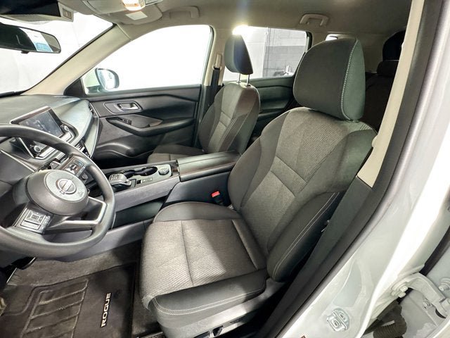 Used 2024 Nissan Rogue SV AWD/4WD image 16