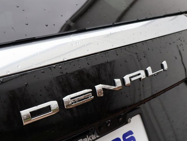New 2026 GMC Yukon XL Denali w/ Denali Reserve Package AWD/4WD image 17