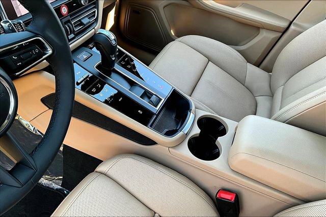 Used 2026 Porsche Macan AWD/4WD image 18