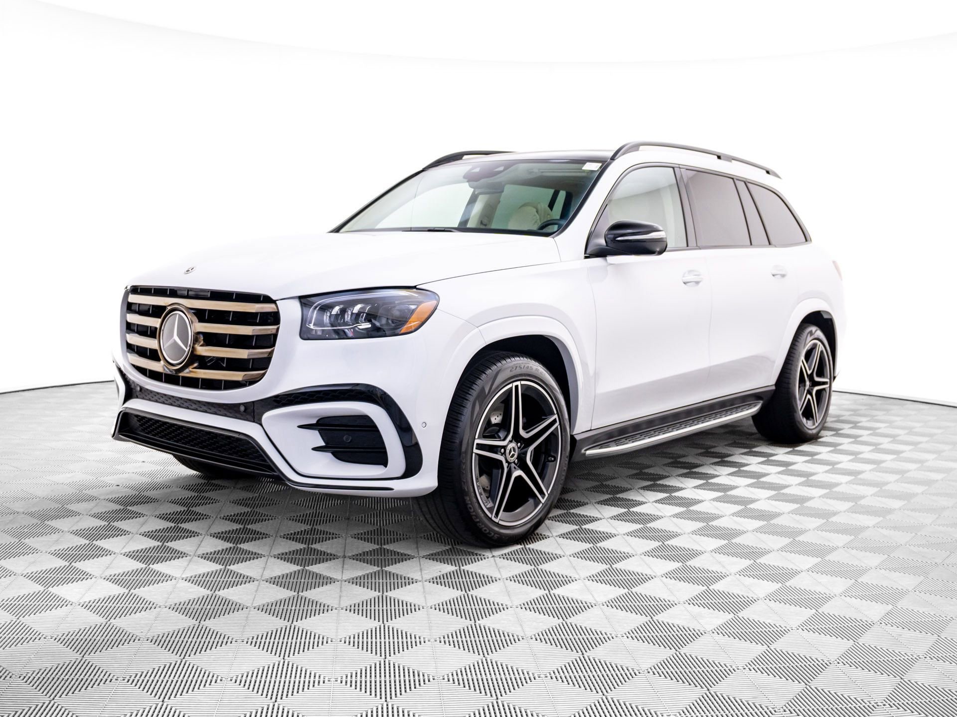 Used 2026 Mercedes-Benz GLS 450 4MATIC image 1