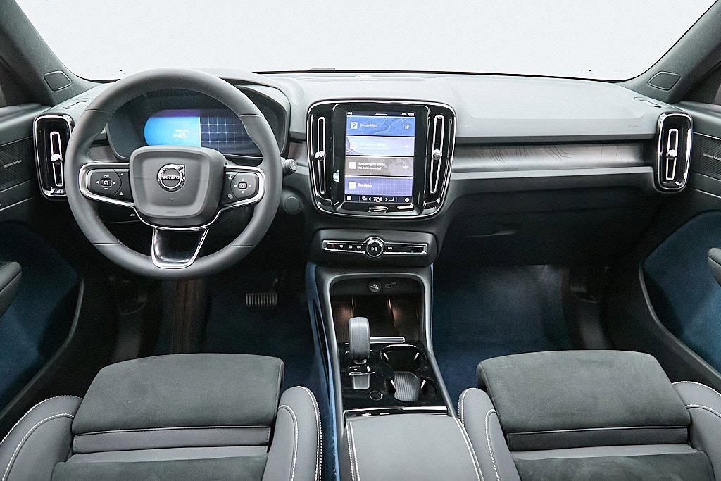 Certified 2023 Volvo XC40 Recharge Ultimate image 24