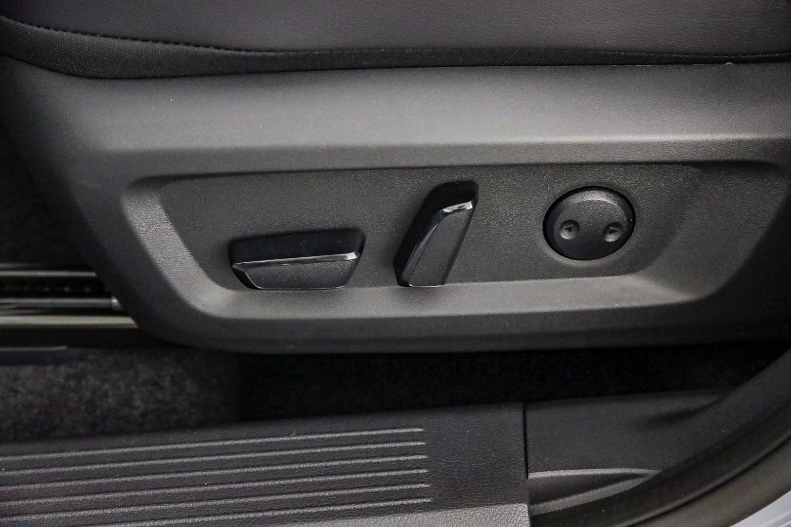 Certified 2025 Nissan Rogue SV image 23