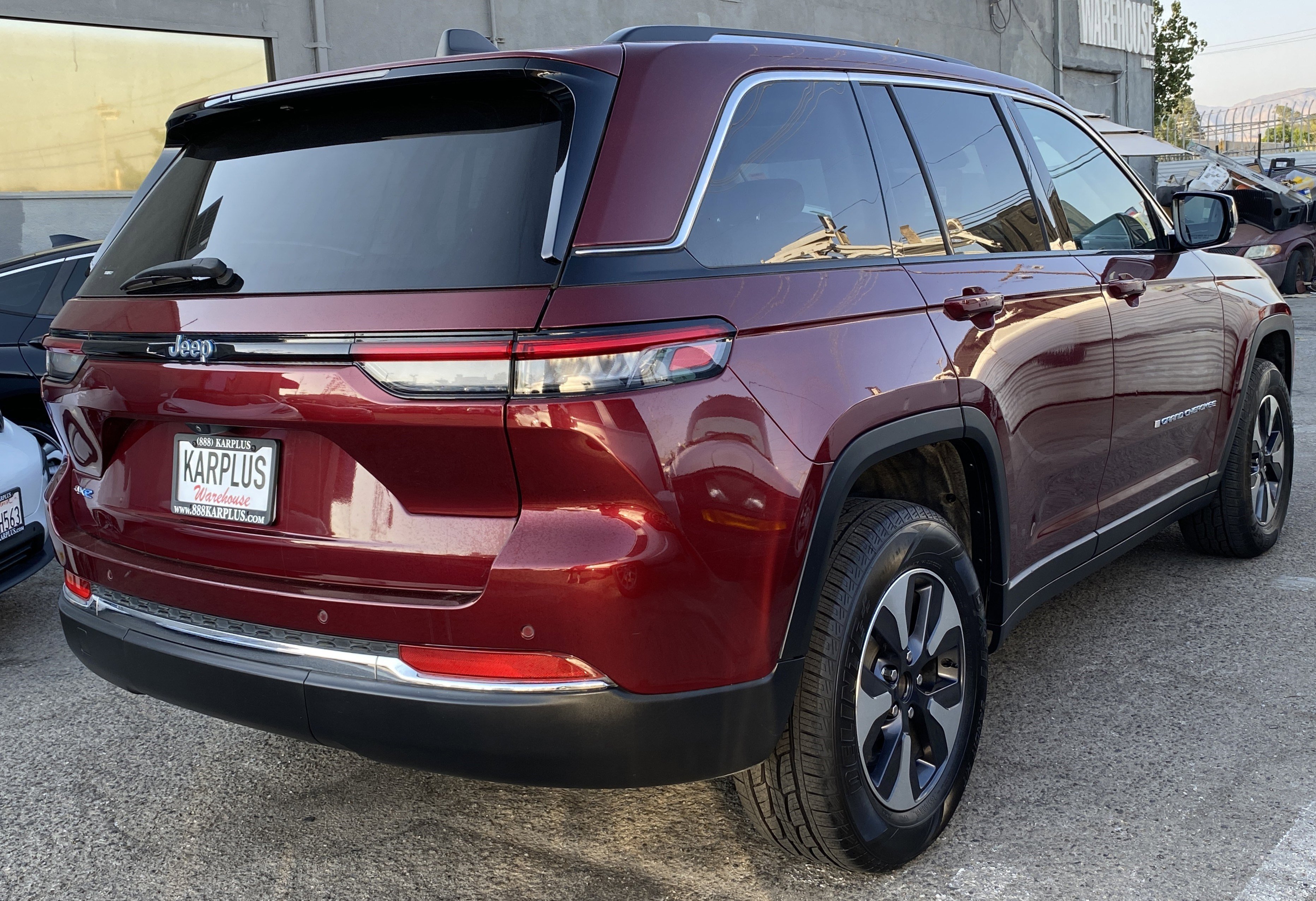 Used 2023 Jeep Grand Cherokee 4WD 4xe image 8