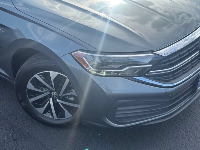 Used 2022 Volkswagen Jetta S FWD image 3