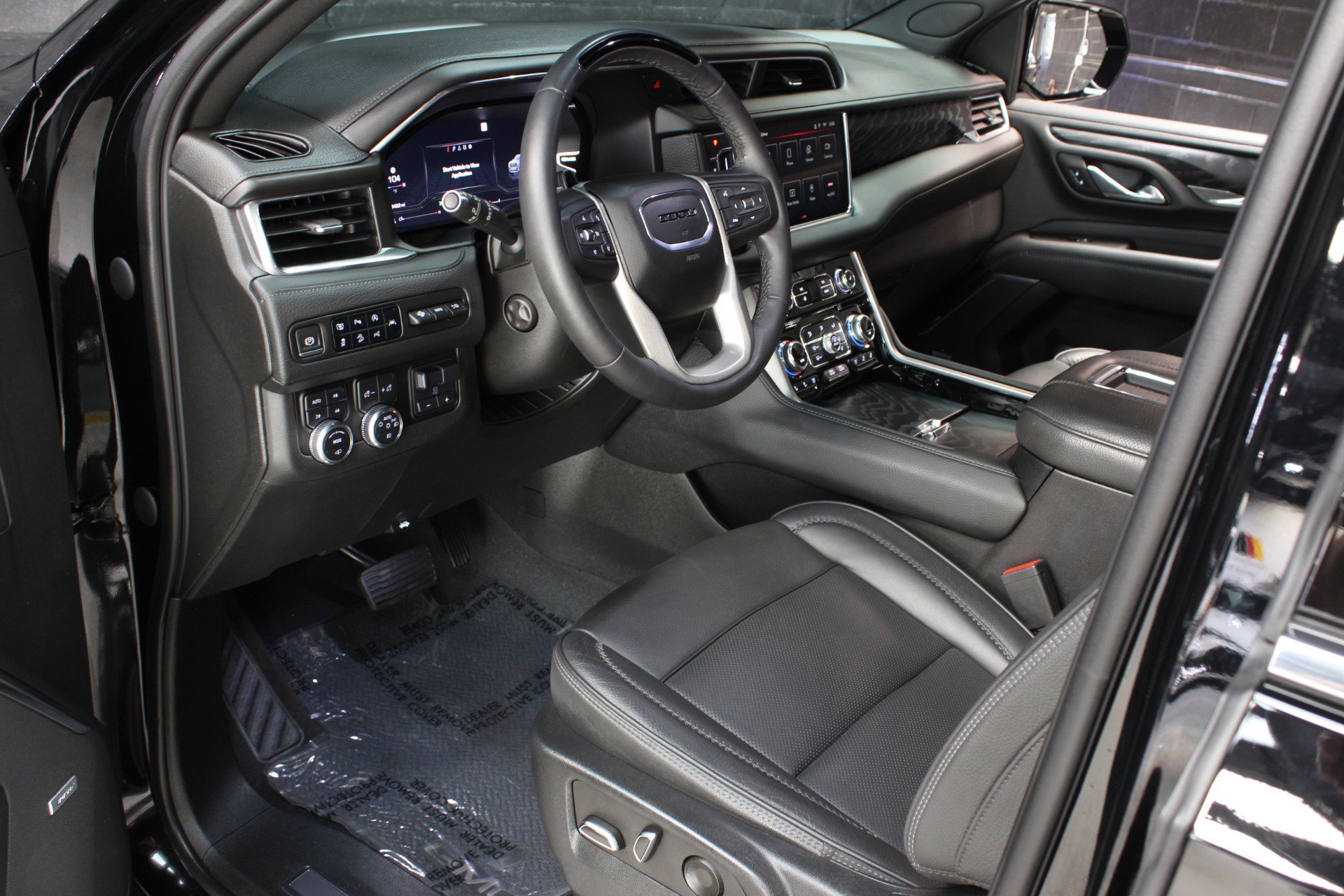 Used 2023 GMC Yukon Denali w/ Advanced Technology Package image 27