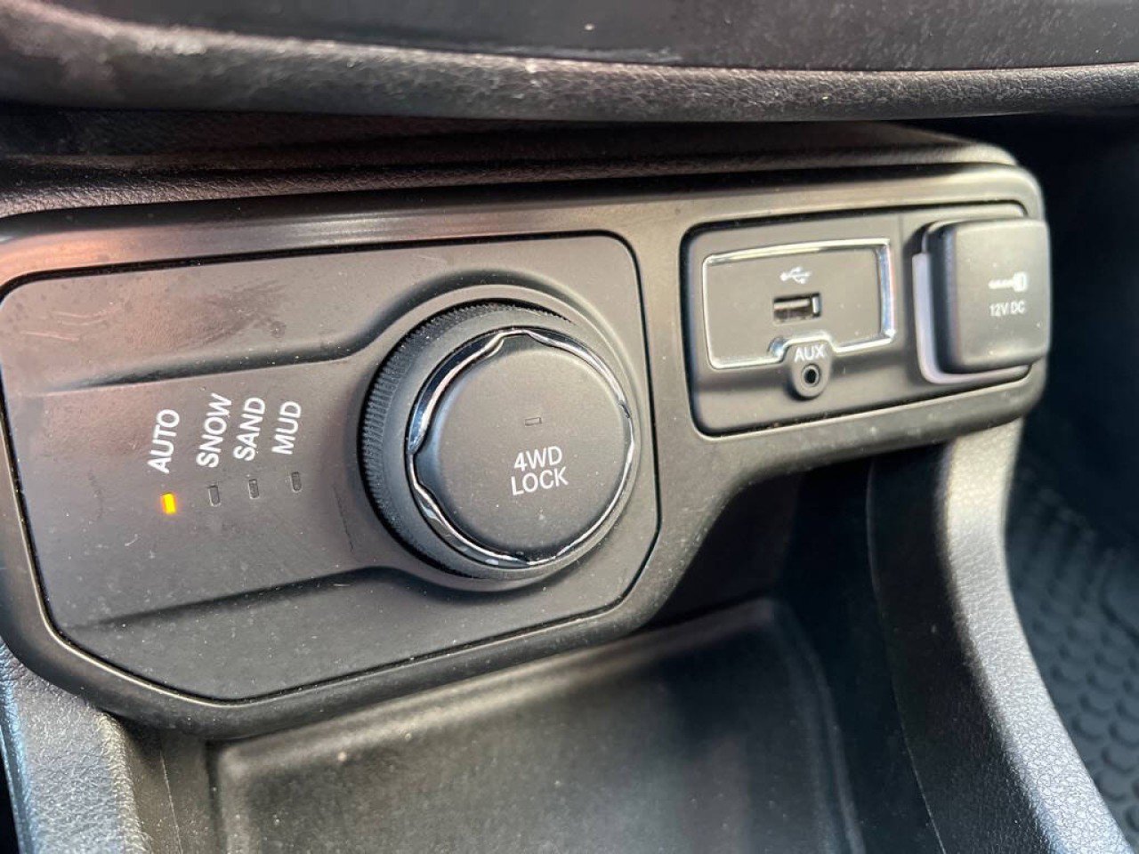 Used 2022 Jeep Renegade Altitude image 25