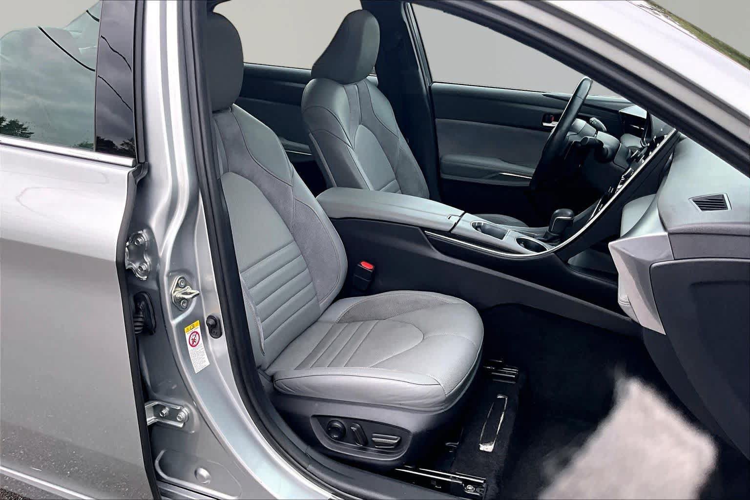 Certified 2019 Toyota Avalon Touring w/ Advanced Safety Package FWD image 9