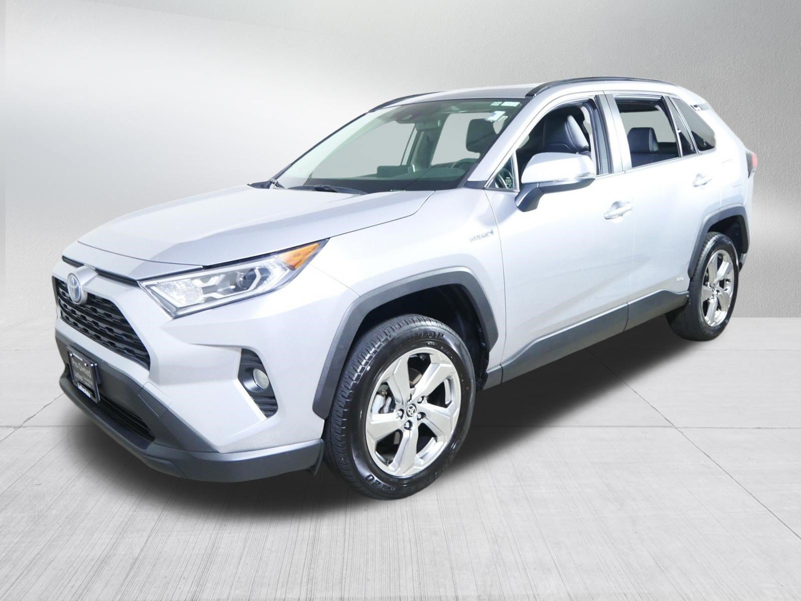 Used 2021 Toyota RAV4 XLE Premium AWD/4WD image 3