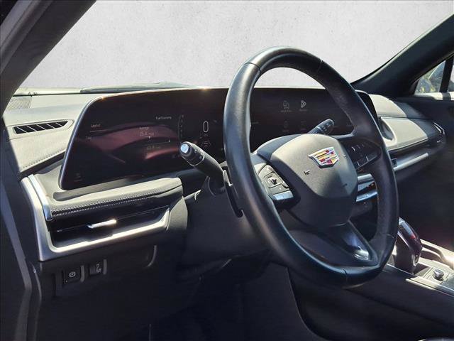 Used 2025 Cadillac XT4 Premium Luxury FWD image 6