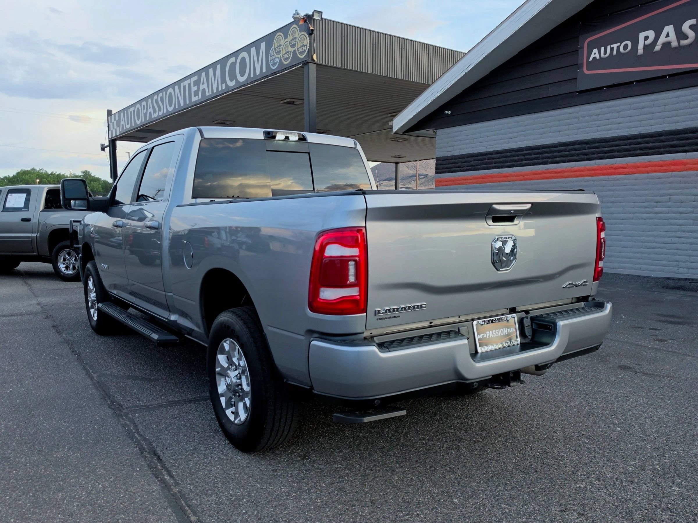 Used 2024 RAM 2500 Laramie AWD/4WD image 3