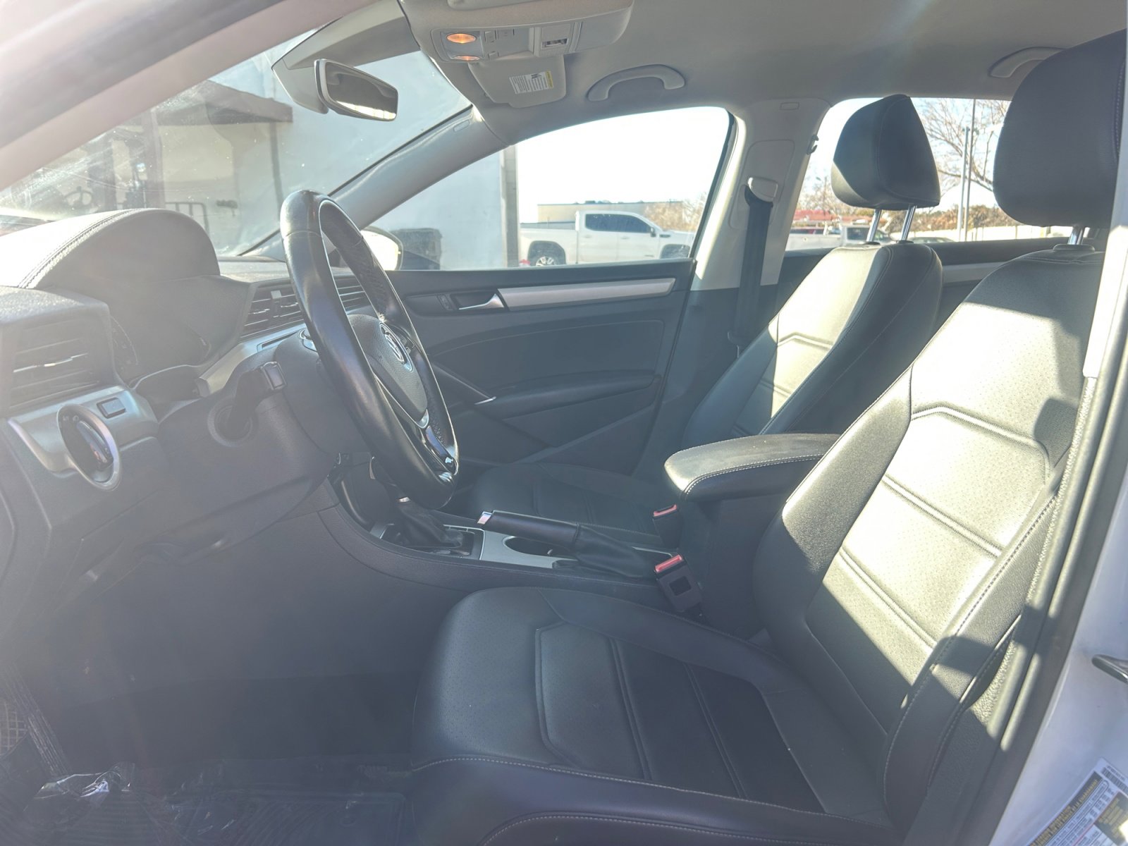 Used 2020 Volkswagen Passat 2.0T SE image 12