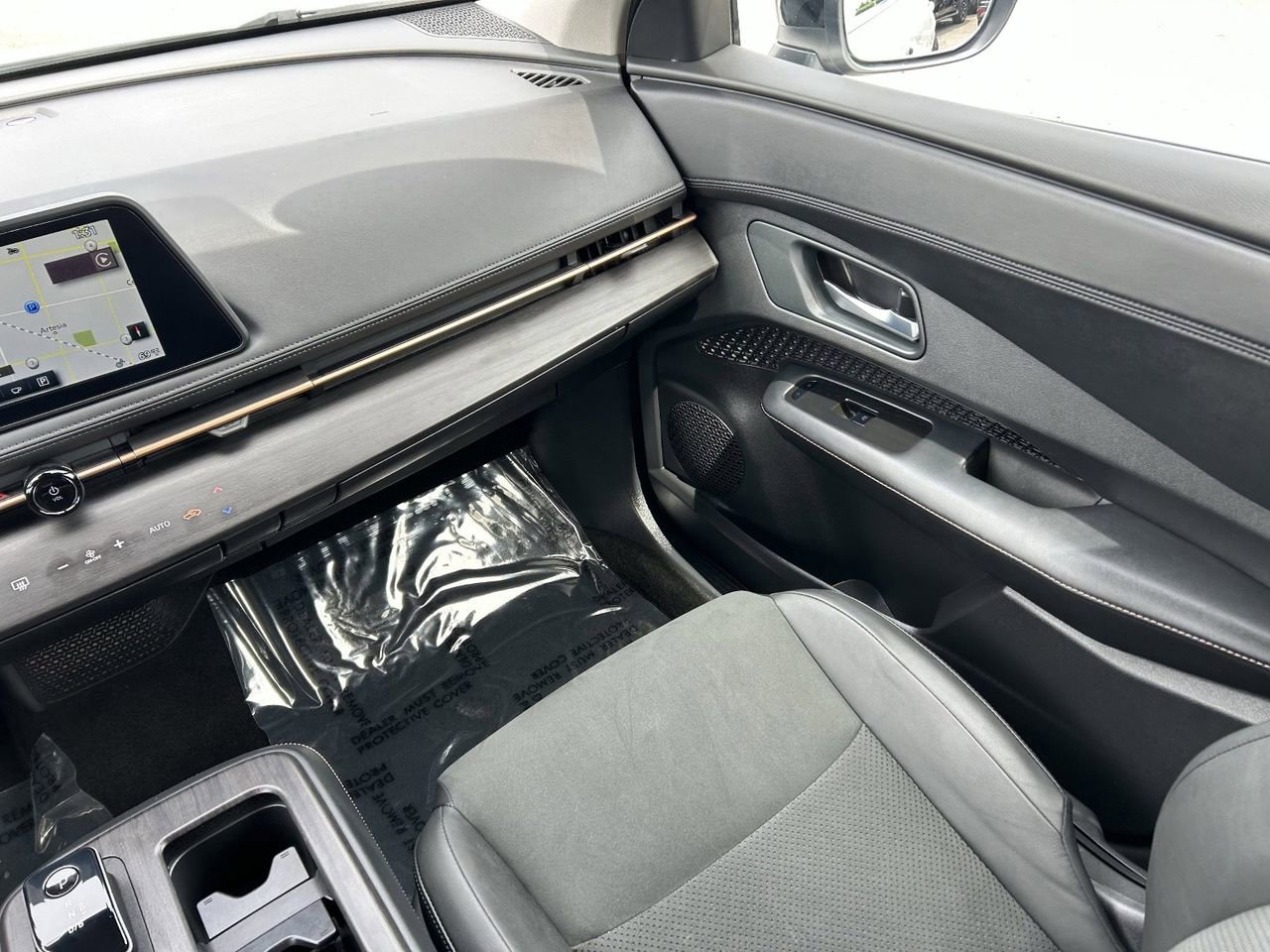 Certified 2025 Nissan Ariya FWD image 18