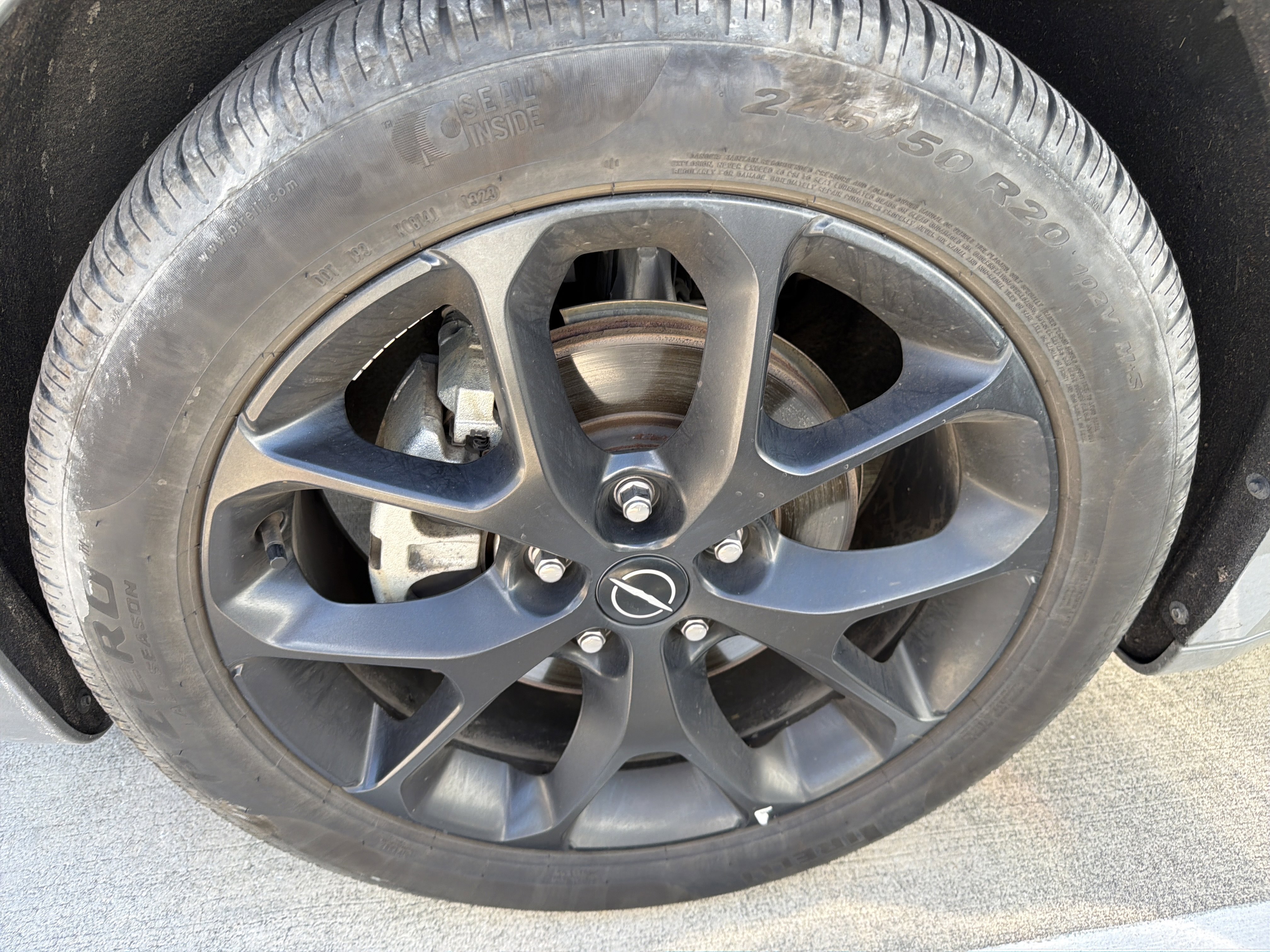 Used 2025 Chrysler Pacifica Limited image 4