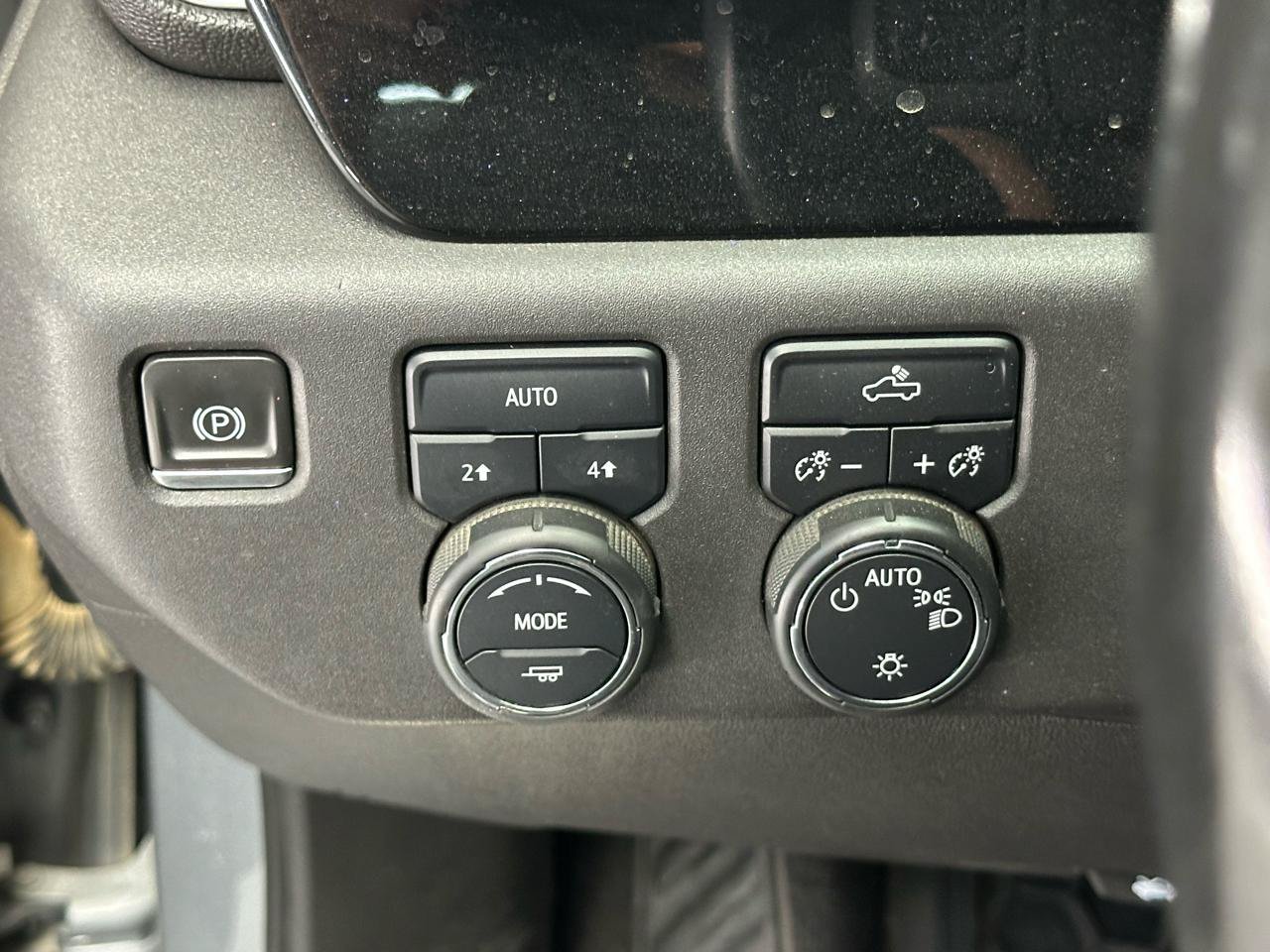 Used 2023 Chevrolet Silverado 1500 LT AWD/4WD image 16
