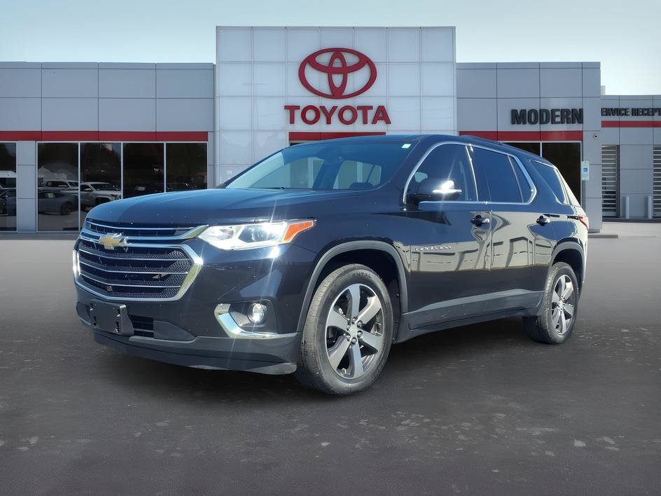 Used 2020 Chevrolet Traverse LT w/ LT Premium Package AWD/4WD image 1