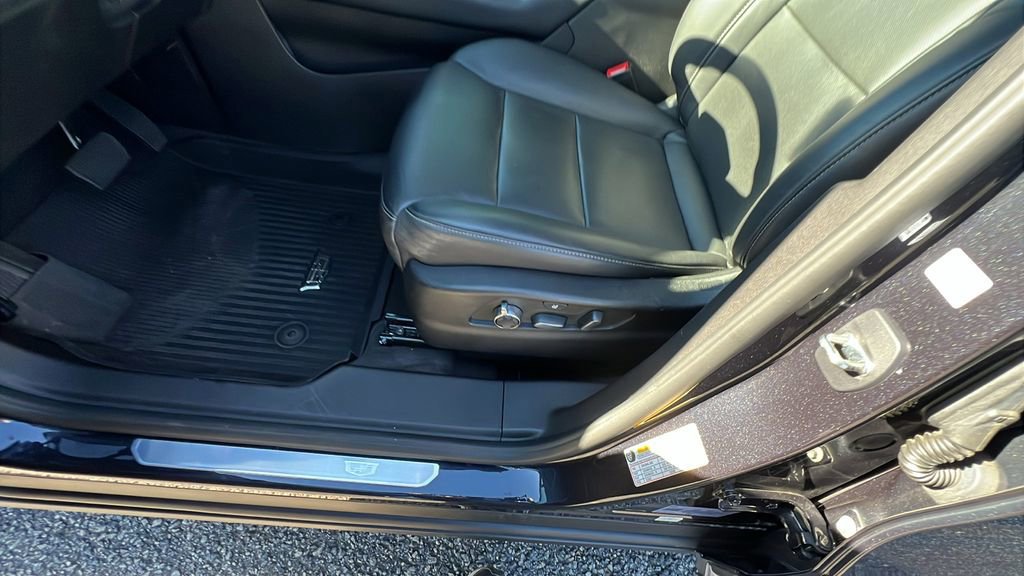 Used 2023 Cadillac XT4 Premium Luxury w/ Enhanced Visibility Package image 15