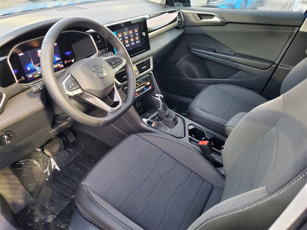 New 2025 Volkswagen Taos SE image 7