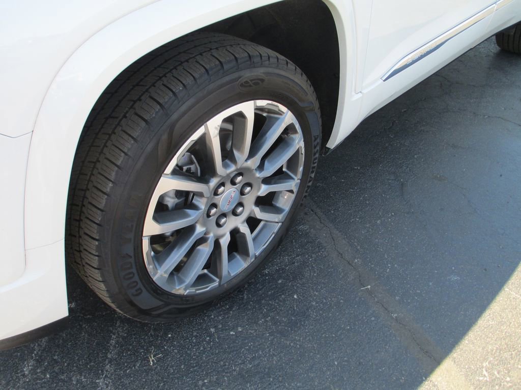 Used 2021 GMC Acadia Denali w/ Denali Technology Package AWD/4WD image 14