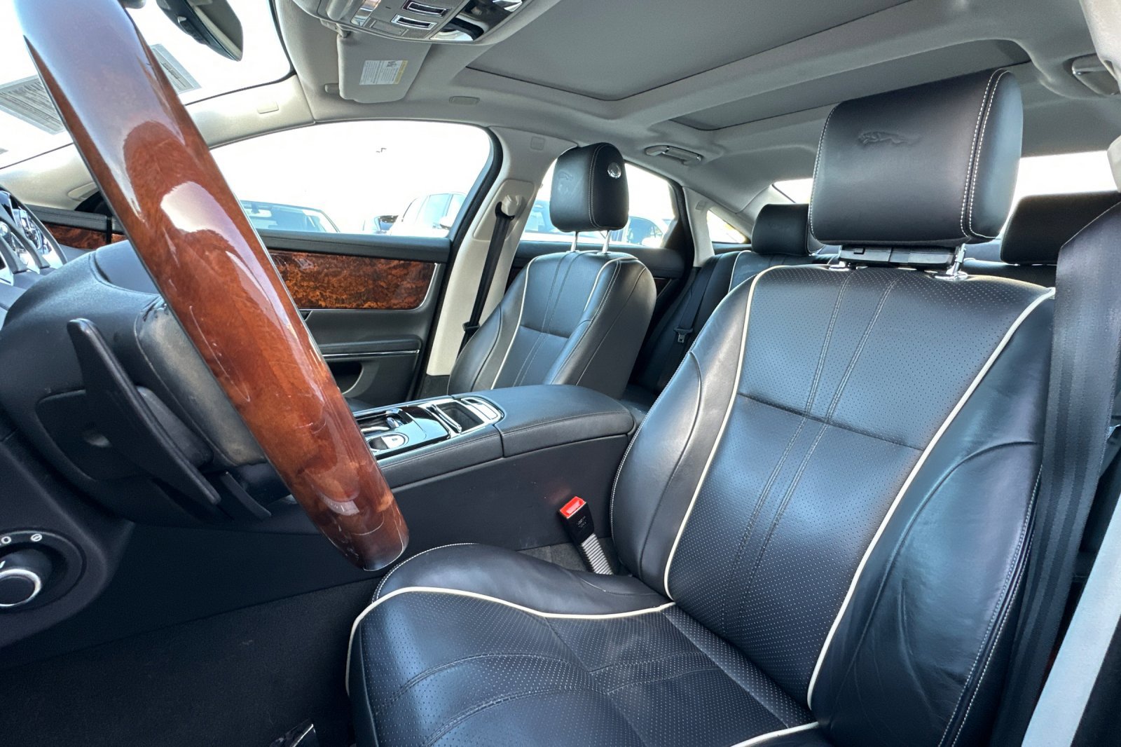 Used 2019 Jaguar XJ R-Sport image 5