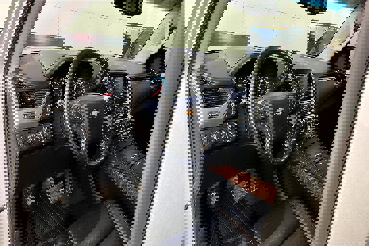 Used 2020 Chevrolet Suburban Premier image 17