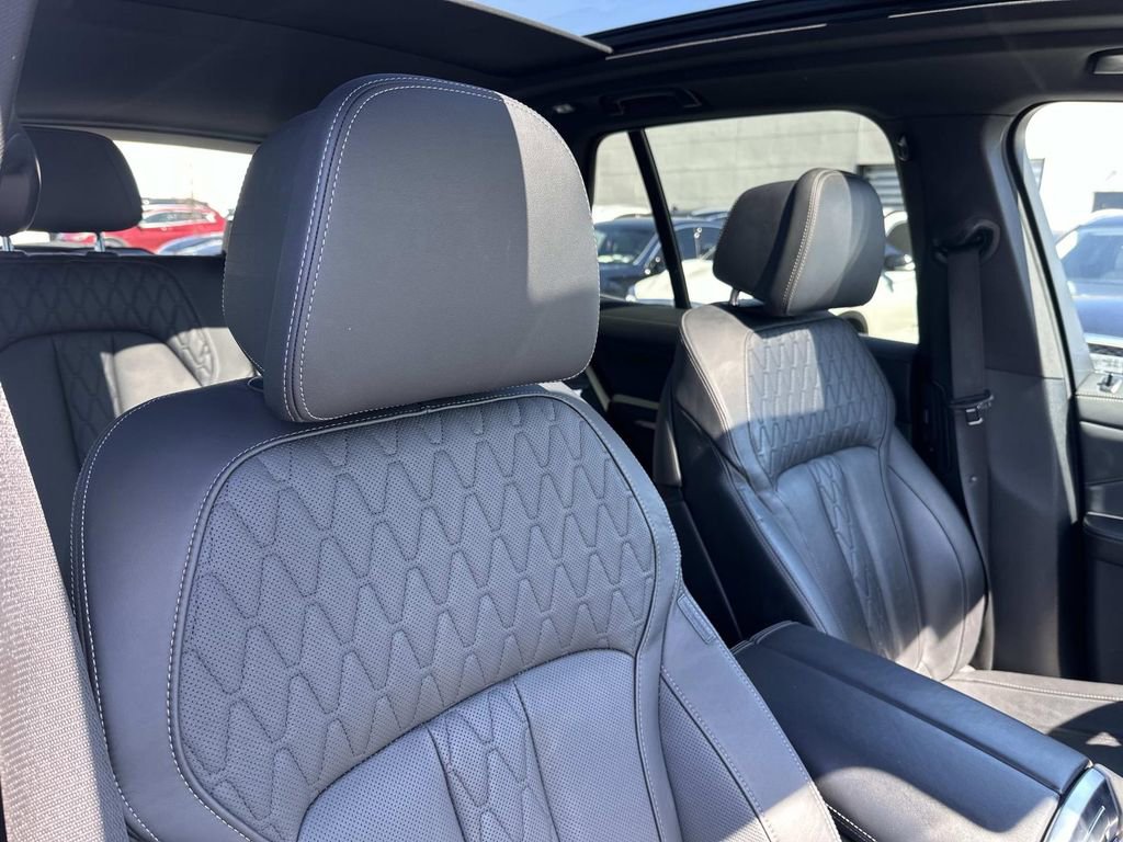 Used 2025 BMW X5 xDrive50e AWD/4WD image 42