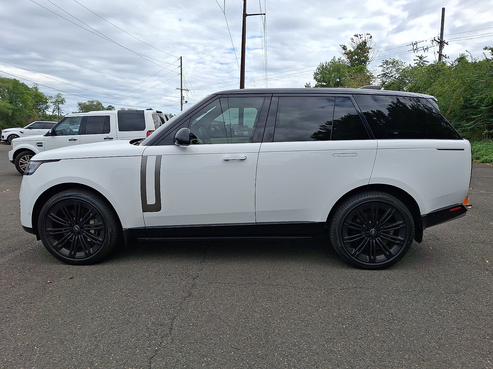 Used 2023 Land Rover Range Rover SE AWD/4WD image 3