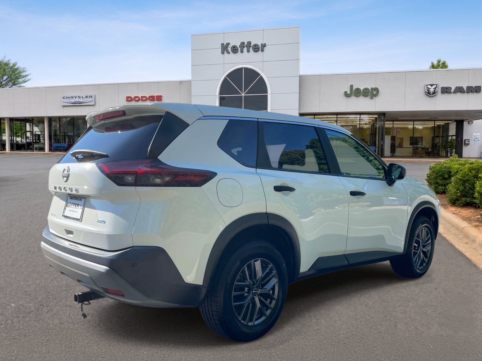 Used 2023 Nissan Rogue S AWD/4WD image 6