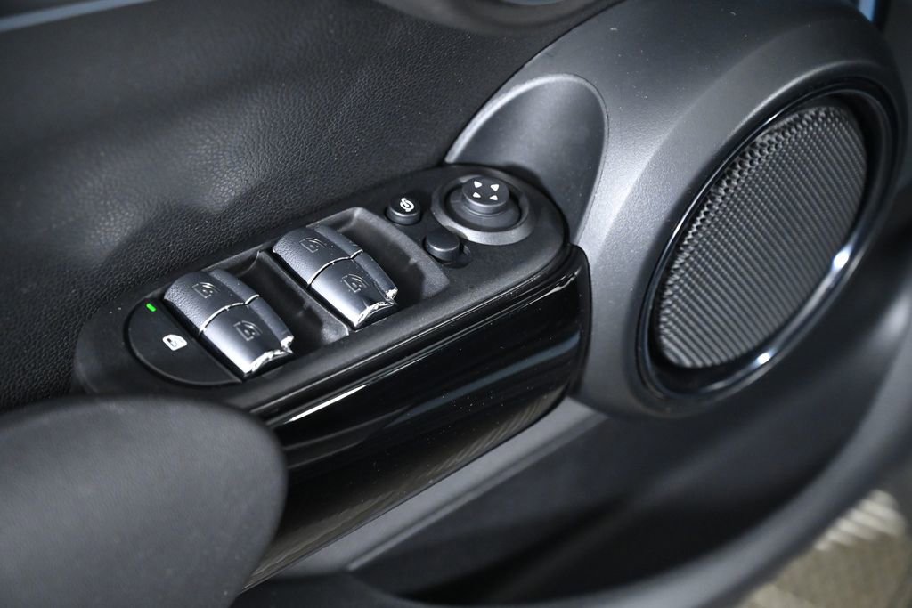 Certified 2023 MINI Cooper 4-Door Hardtop image 17