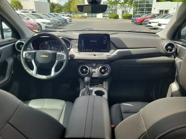 Used 2024 Chevrolet Blazer LT w/ Sound & Technology Package FWD image 2