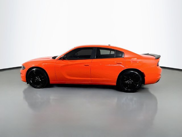 Used 2018 Dodge Charger SXT w/ Blacktop Package RWD image 6