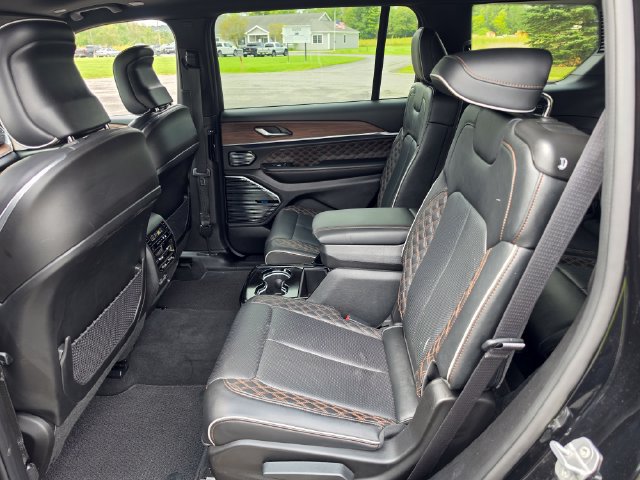 Used 2025 Jeep Grand Cherokee L Summit w/ Obsidian Package AWD/4WD image 12