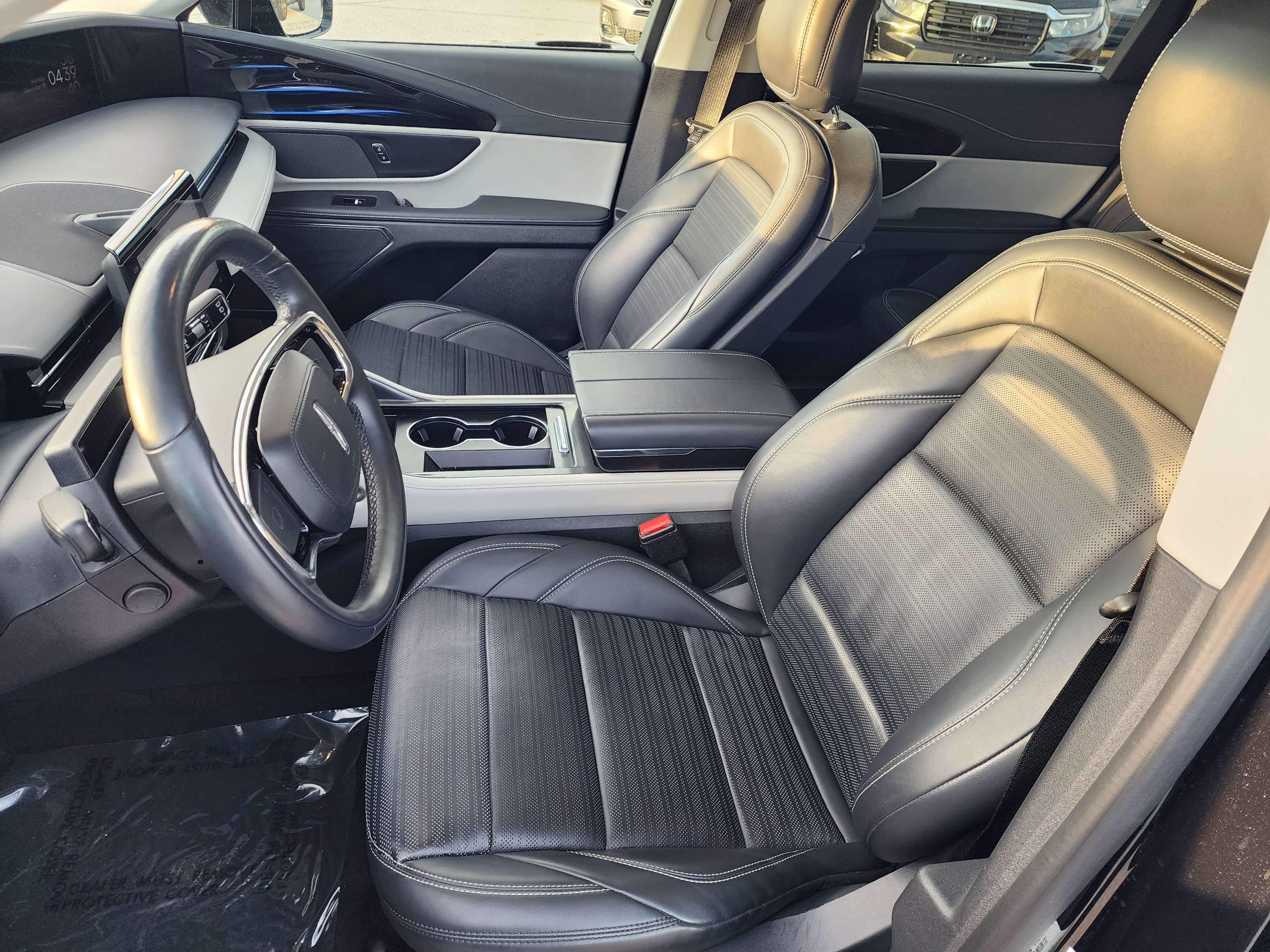 Used 2024 Lincoln Nautilus Reserve image 19