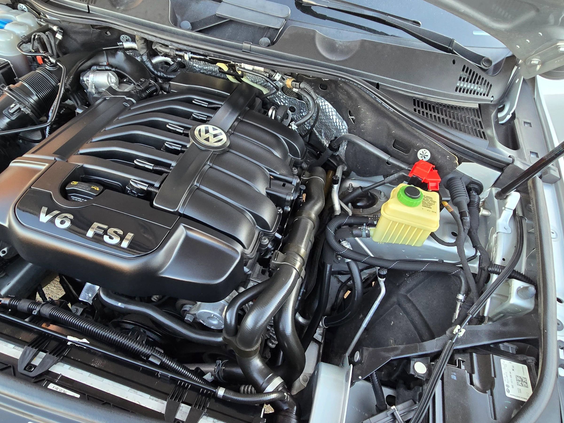 Used 2016 Volkswagen Touareg VR6 image 70