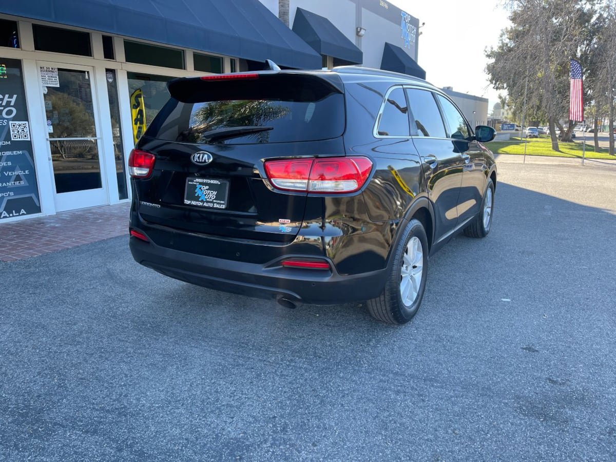 Used 2016 Kia Sorento LX w/ LX Convenience Package image 5