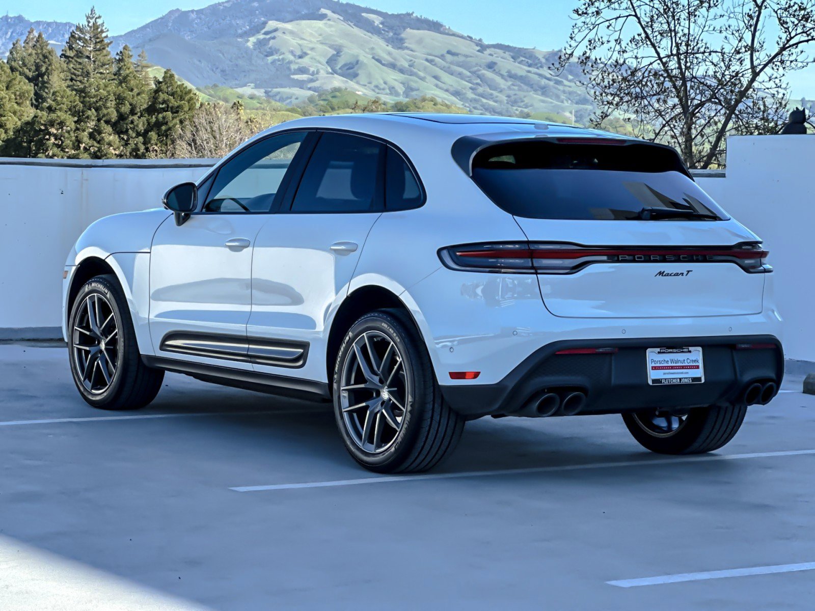 Certified 2025 Porsche Macan Turbo image 3