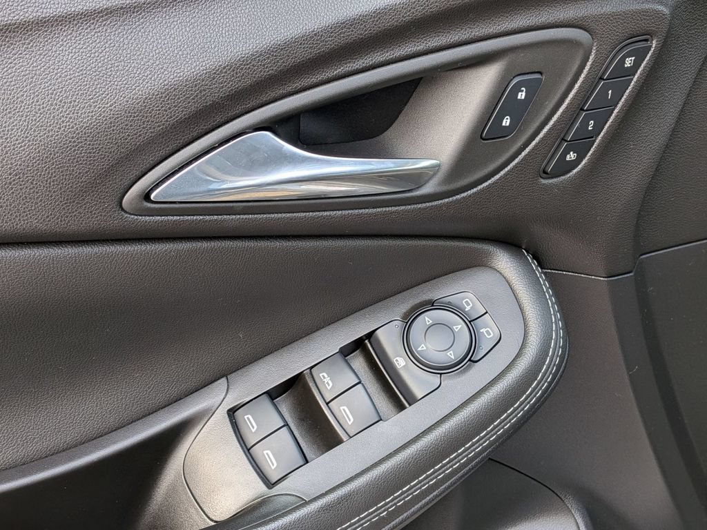 Used 2024 Buick Encore GX Avenir AWD/4WD image 11