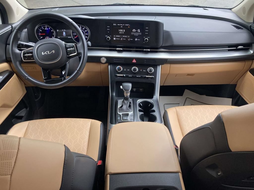 Used 2024 Kia Carnival LX FWD image 11