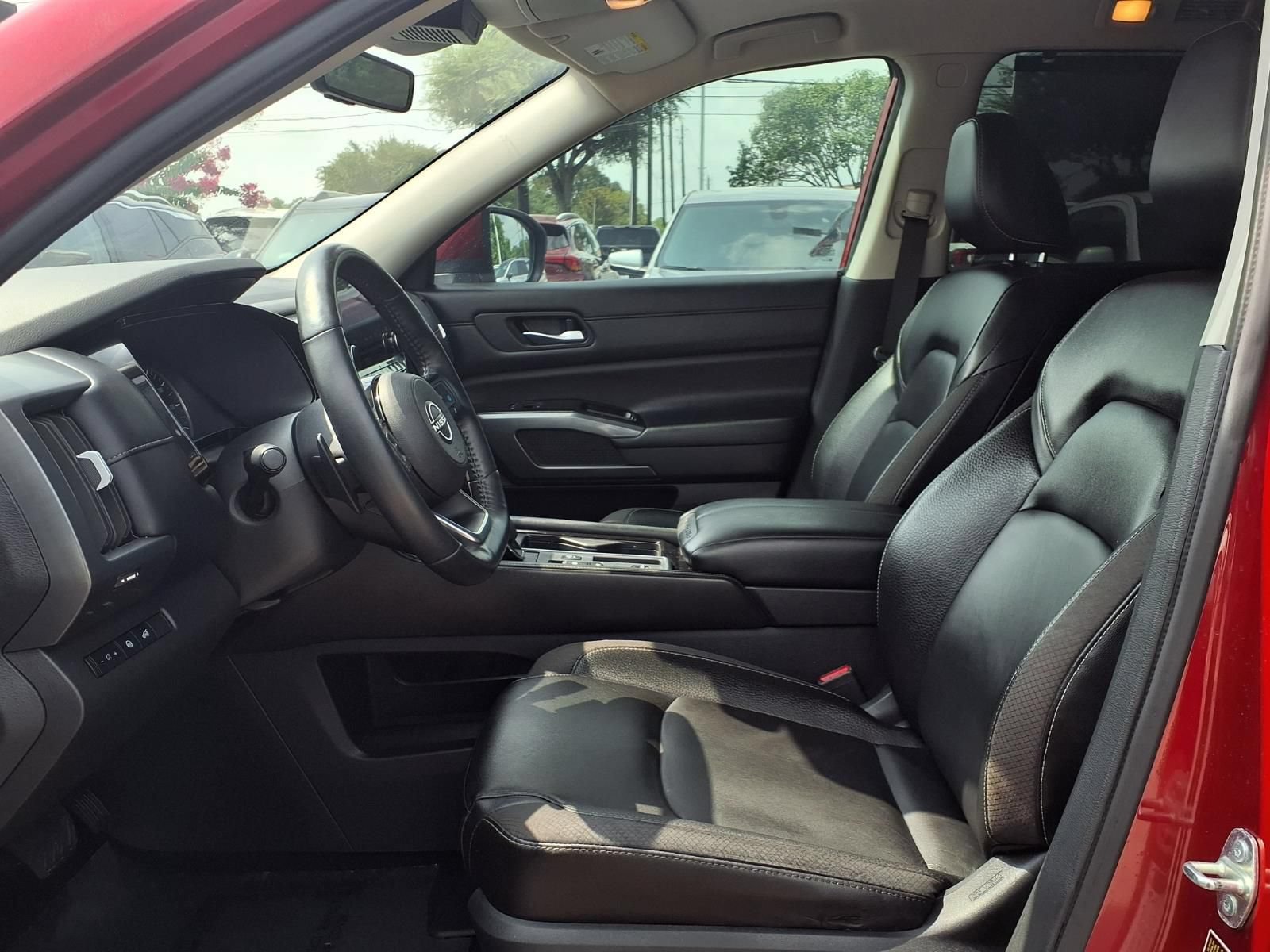 Used 2023 Nissan Pathfinder SL FWD image 17