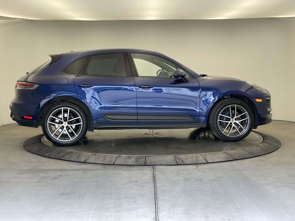 Certified 2025 Porsche Macan image 8