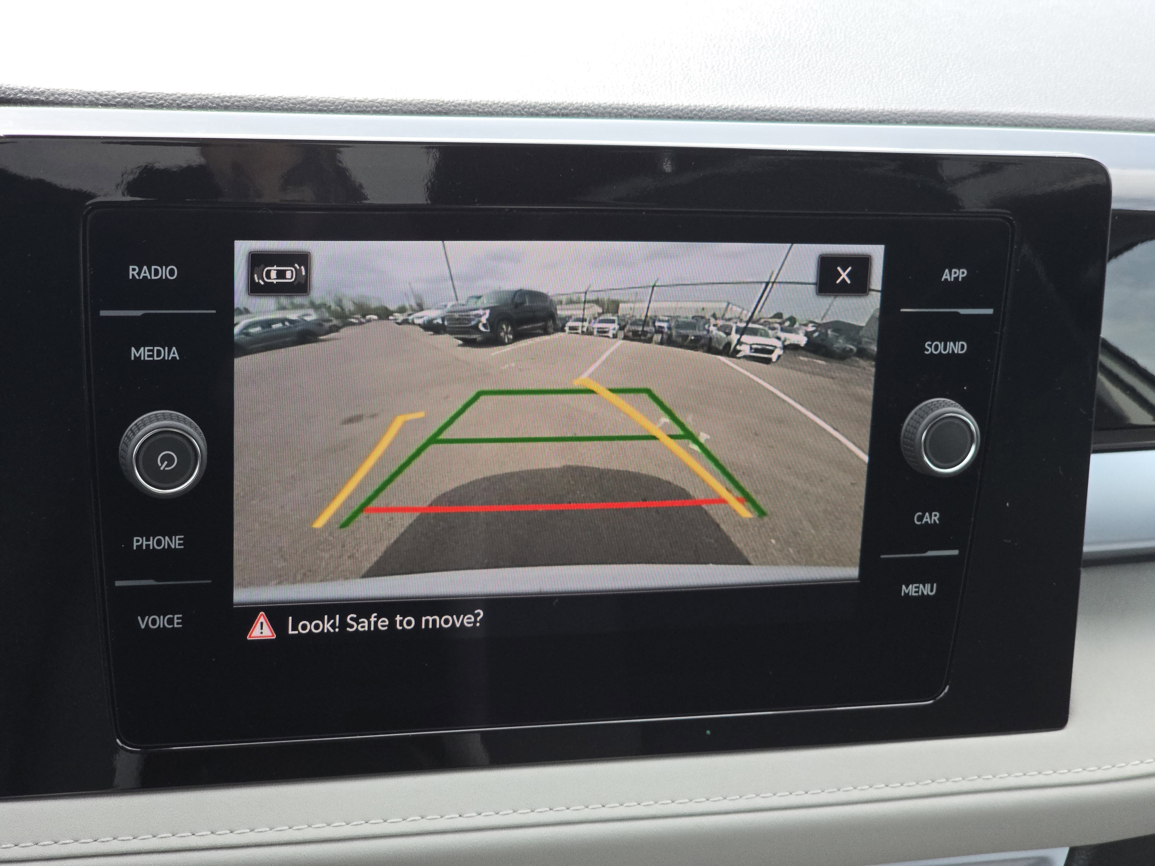 New 2026 Volkswagen Taos SE image 9