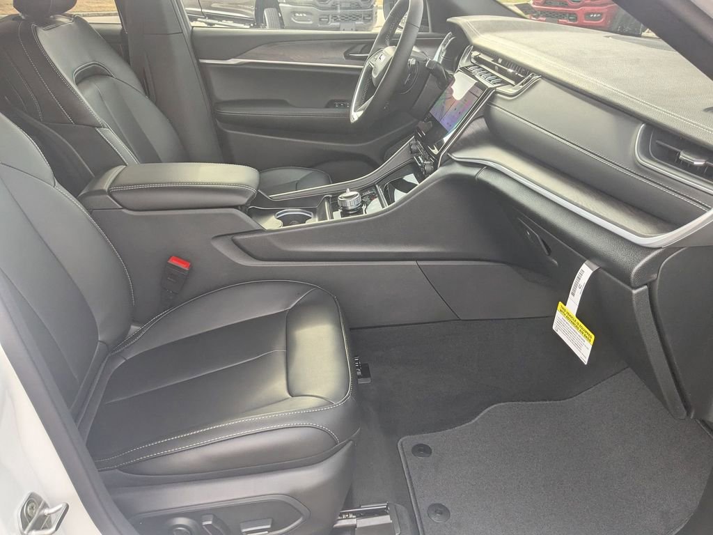 New 2025 Jeep Grand Cherokee L Limited w/ Trailer Tow Package image 34