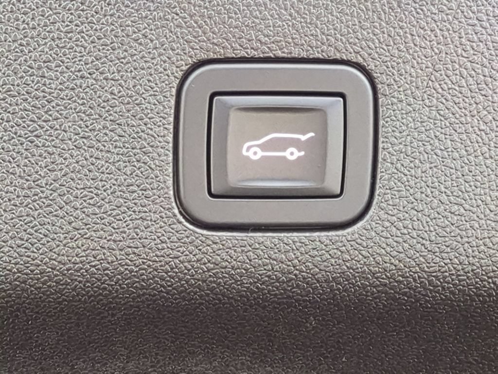 Used 2025 GMC Yukon XL Denali Ultimate AWD/4WD image 33