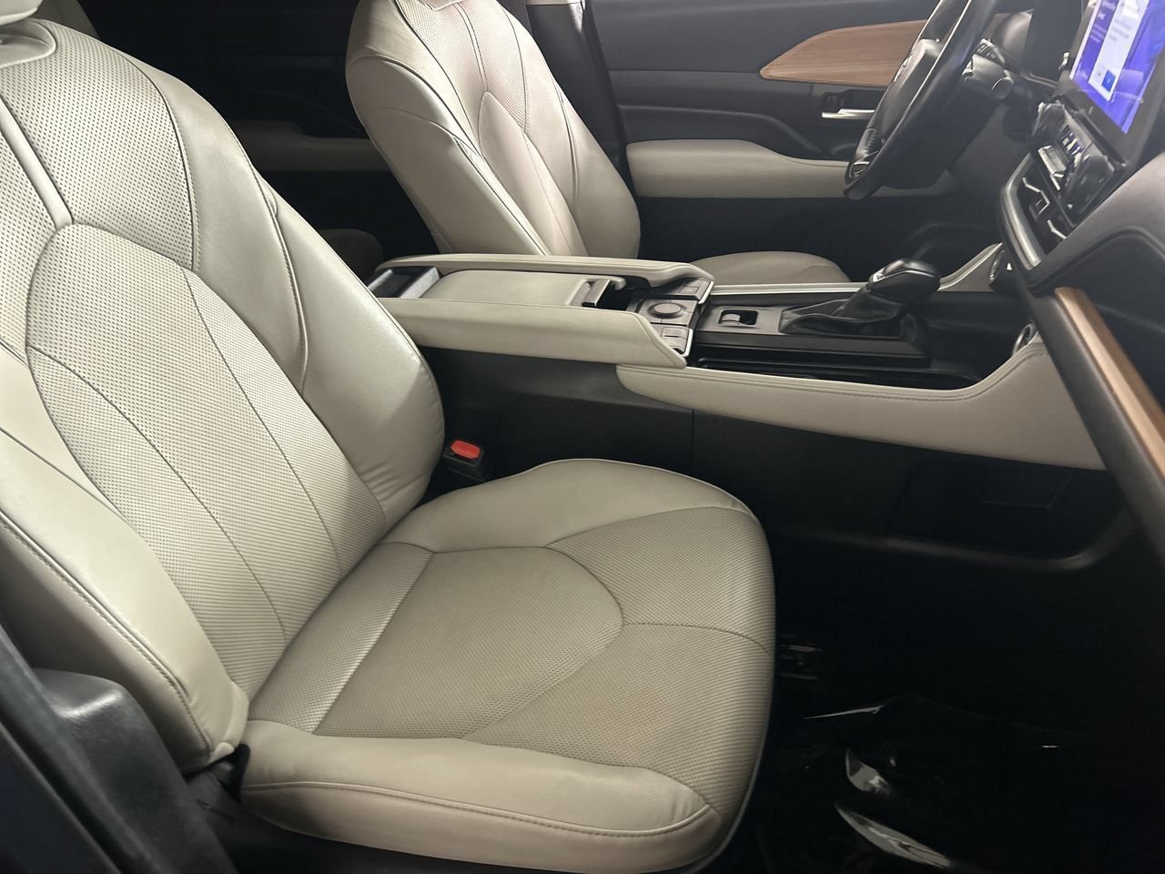 Used 2024 Toyota Grand Highlander AWD image 26