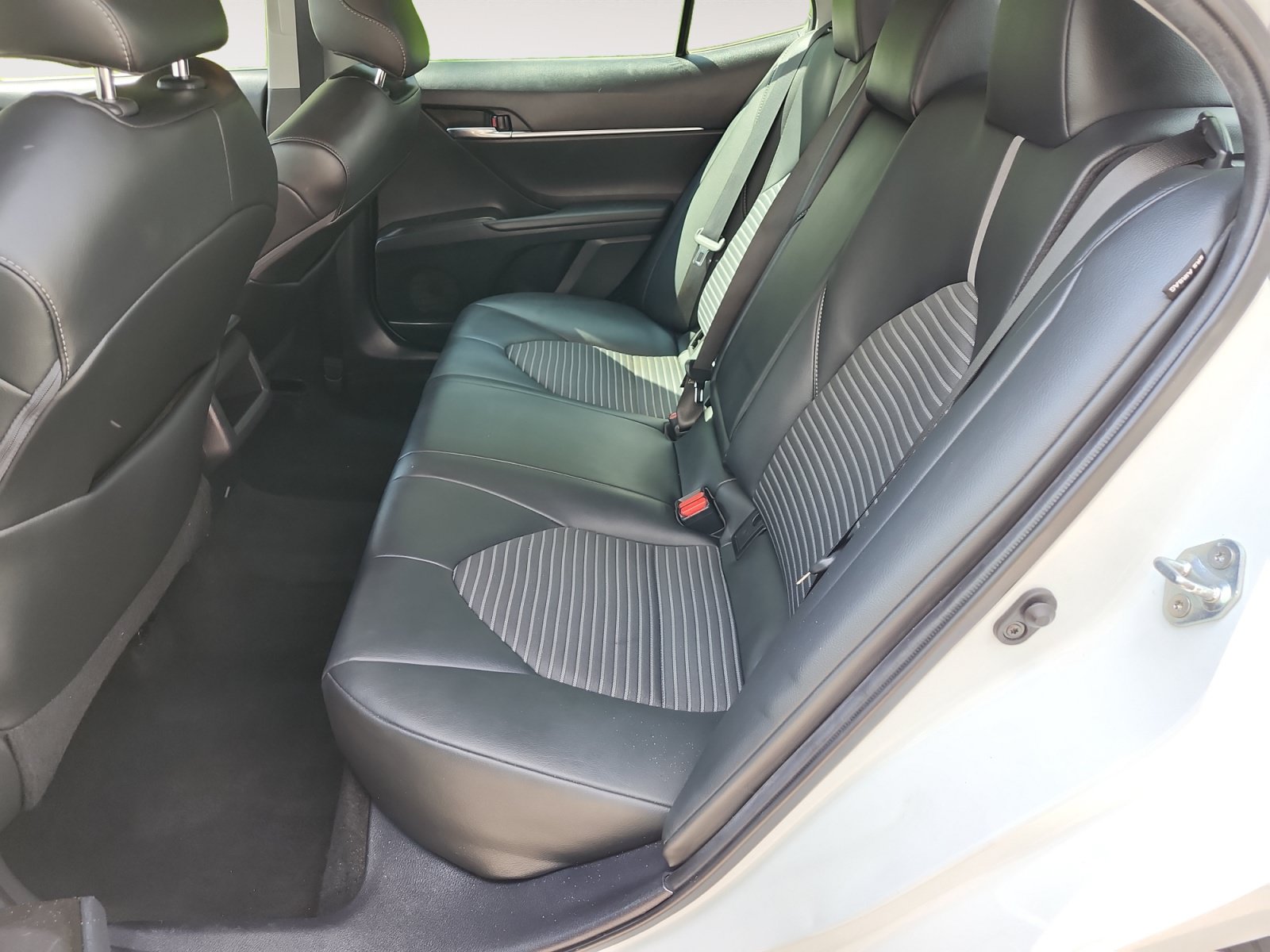 Used 2021 Toyota Camry SE FWD image 13