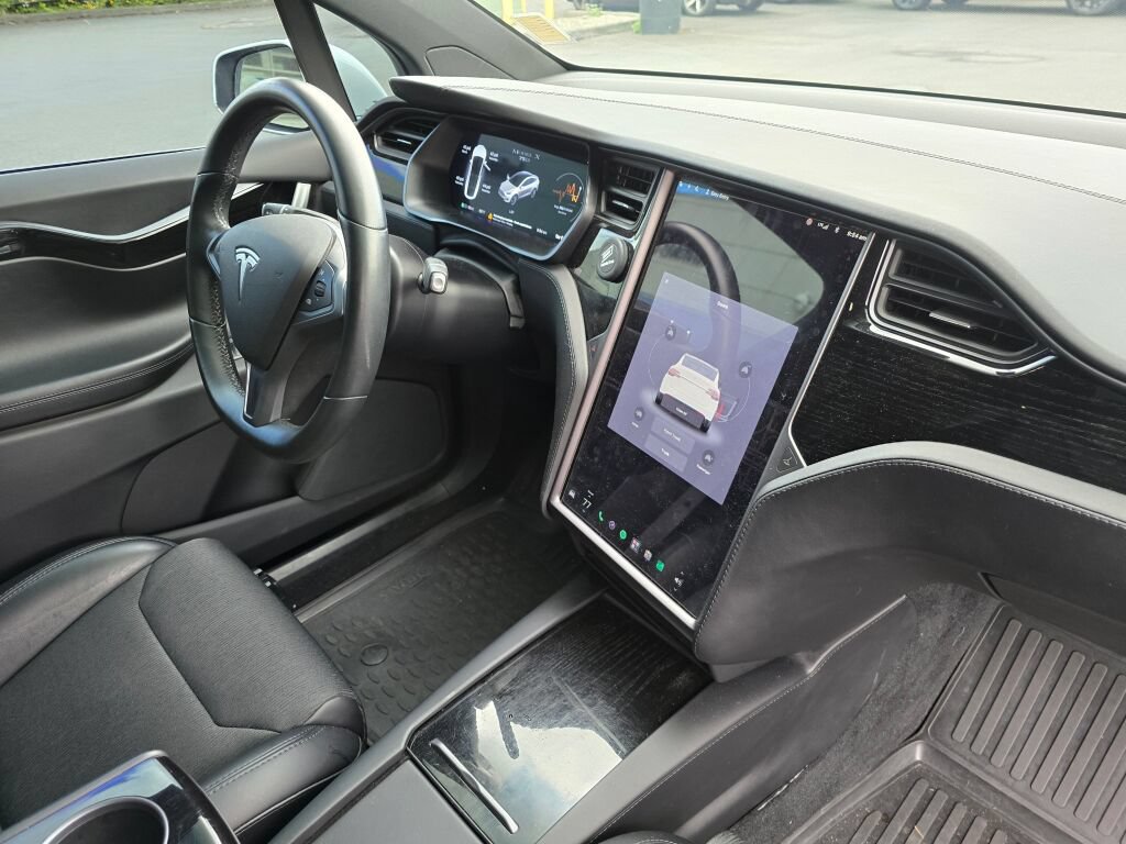 Used 2018 Tesla Model X 75D AWD/4WD image 10