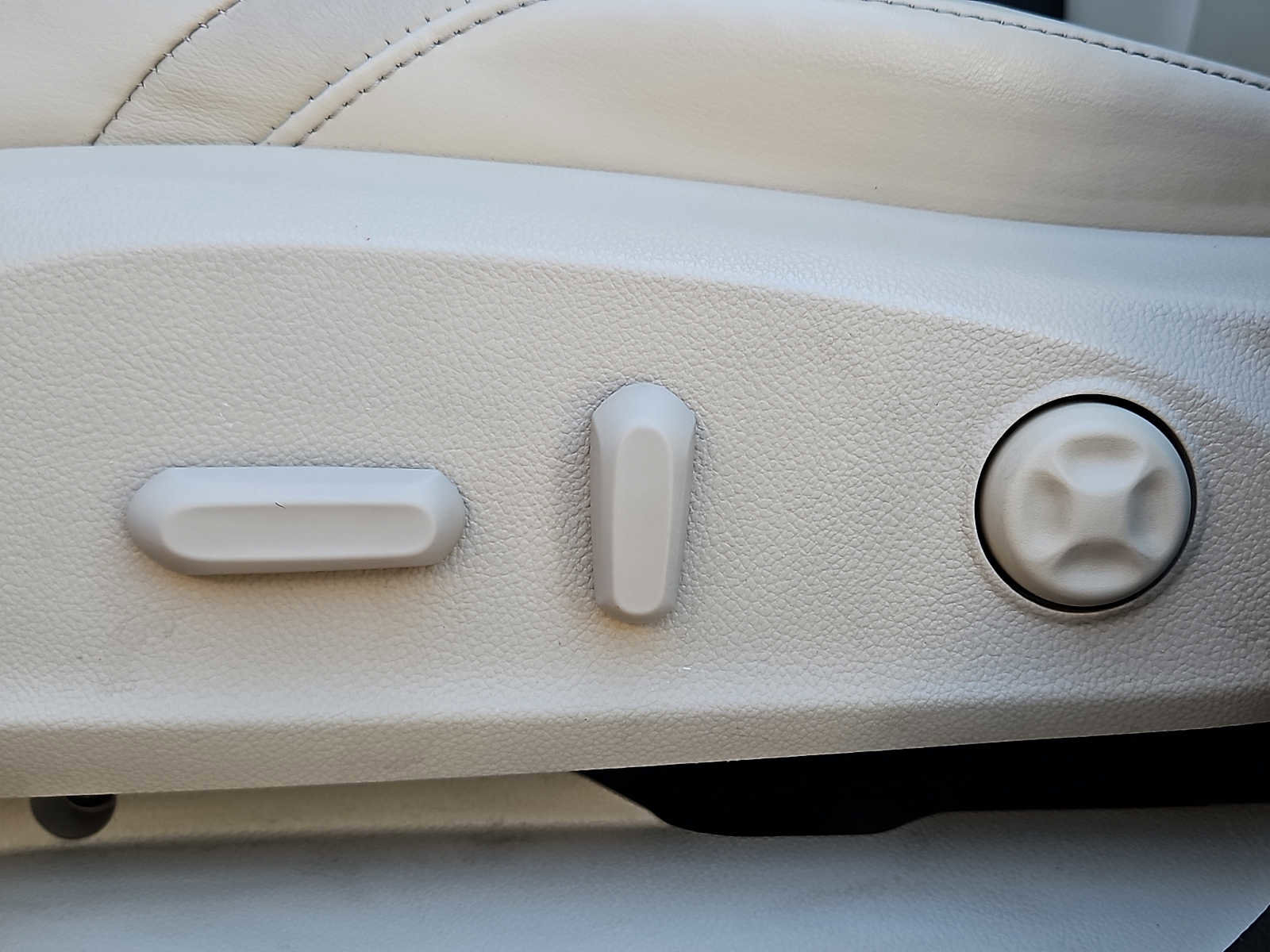 Used 2017 Buick Envision Essence image 27