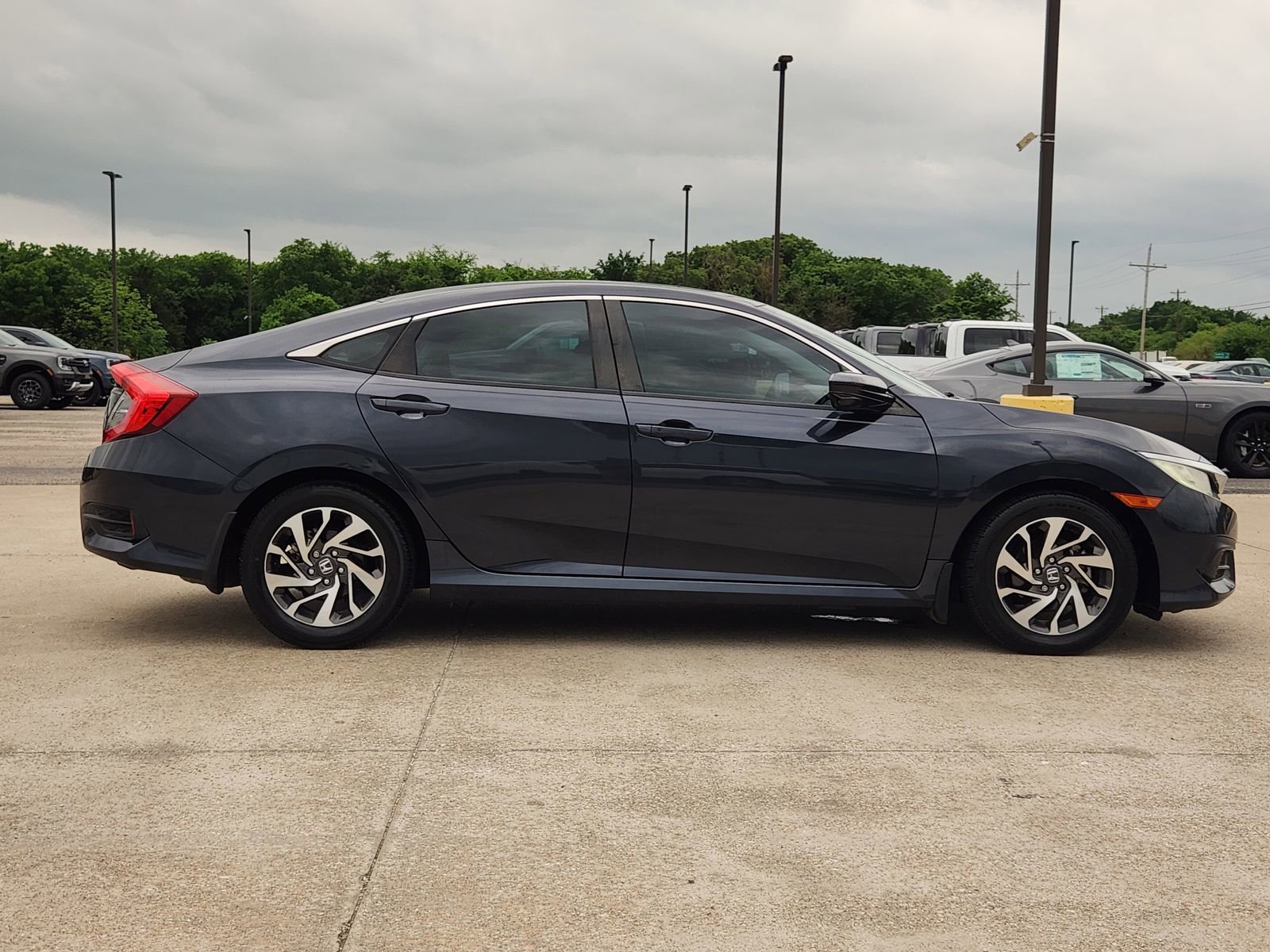 Used 2016 Honda Civic EX image 7