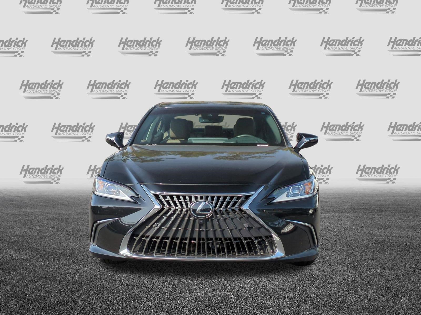 Used 2024 Lexus ES 300h w/ Technology Package image 3