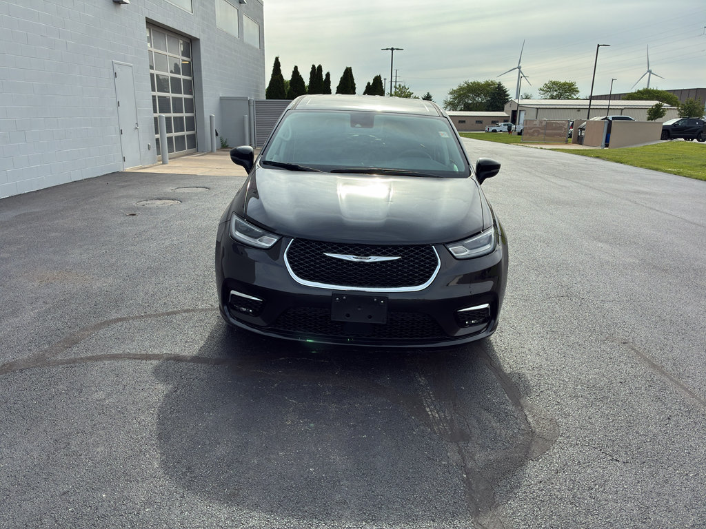 Used 2023 Chrysler Pacifica Touring-L FWD image 8
